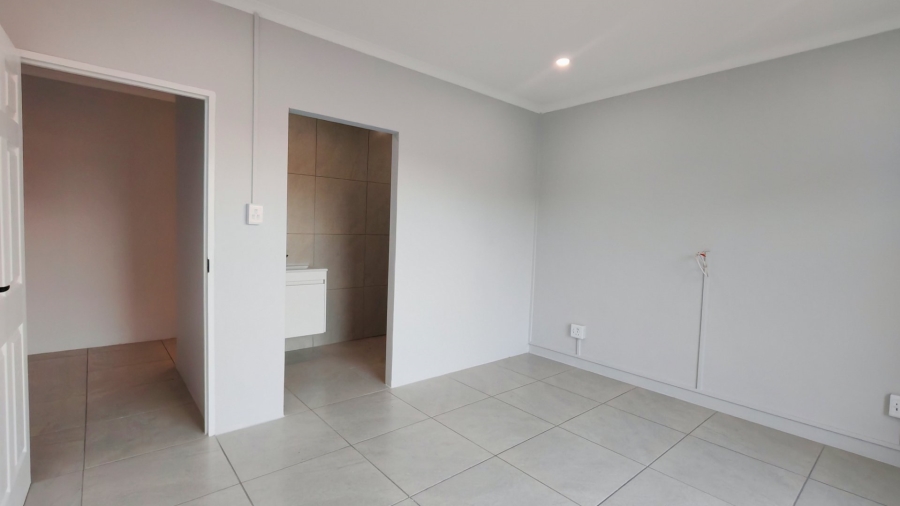 5 Bedroom Property for Sale in Fraaiuitsig Western Cape